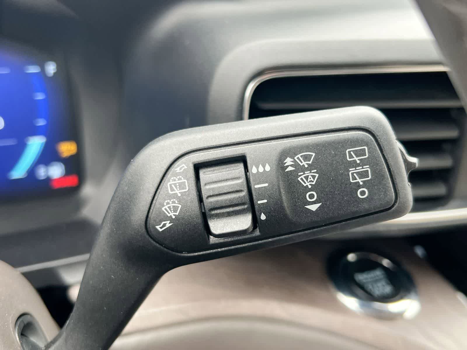 Used 2023 Ford Explorer Platinum w/ Technology Package AWD/4WD image 25