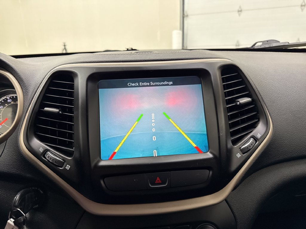 Used 2015 Jeep Cherokee Latitude w/ Cold Weather Group AWD/4WD image 20
