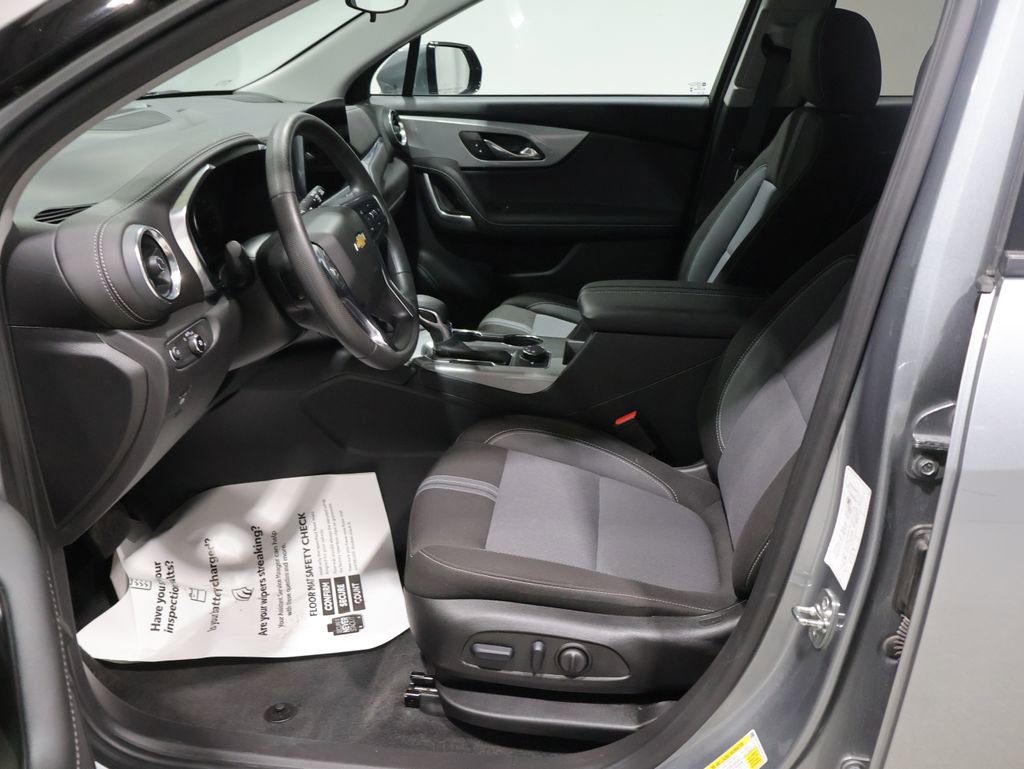 Used 2025 Chevrolet Blazer LT image 9