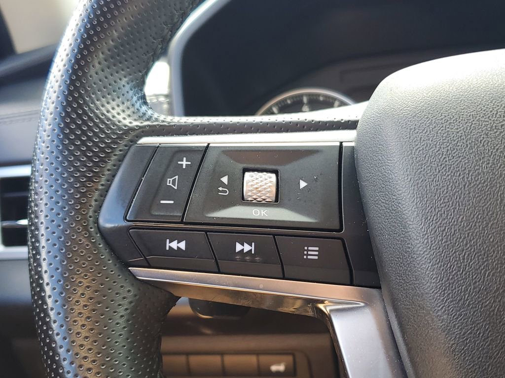 Used 2024 Mitsubishi Outlander AWD image 25