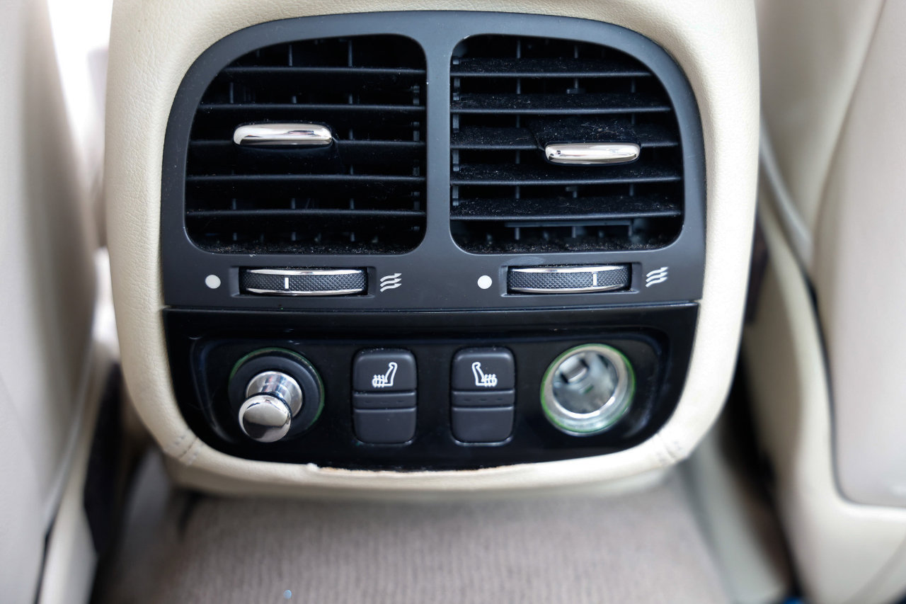 Used 2004 Jaguar XJ8 image 40