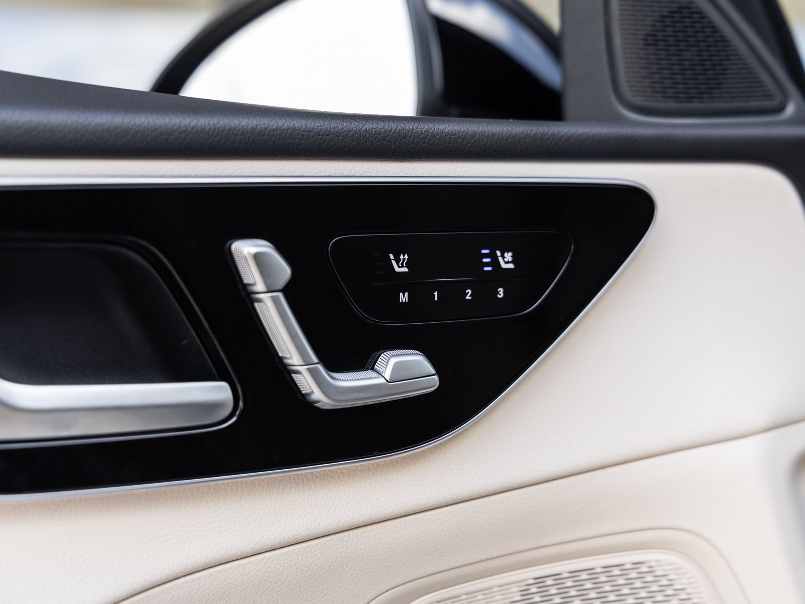 Used 2025 Mercedes-Benz C 300 Sedan image 19