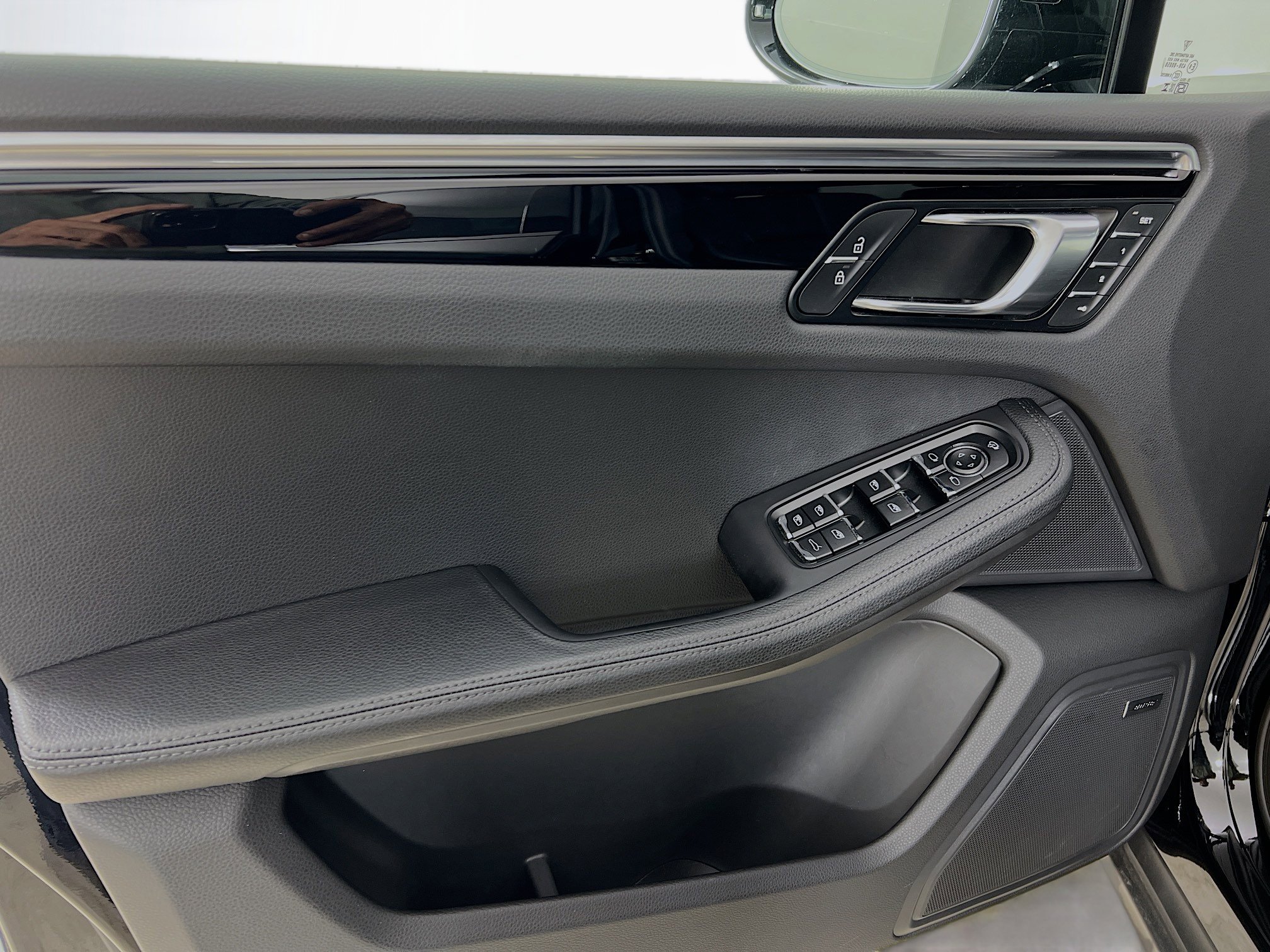 Used 2024 Porsche Macan image 18