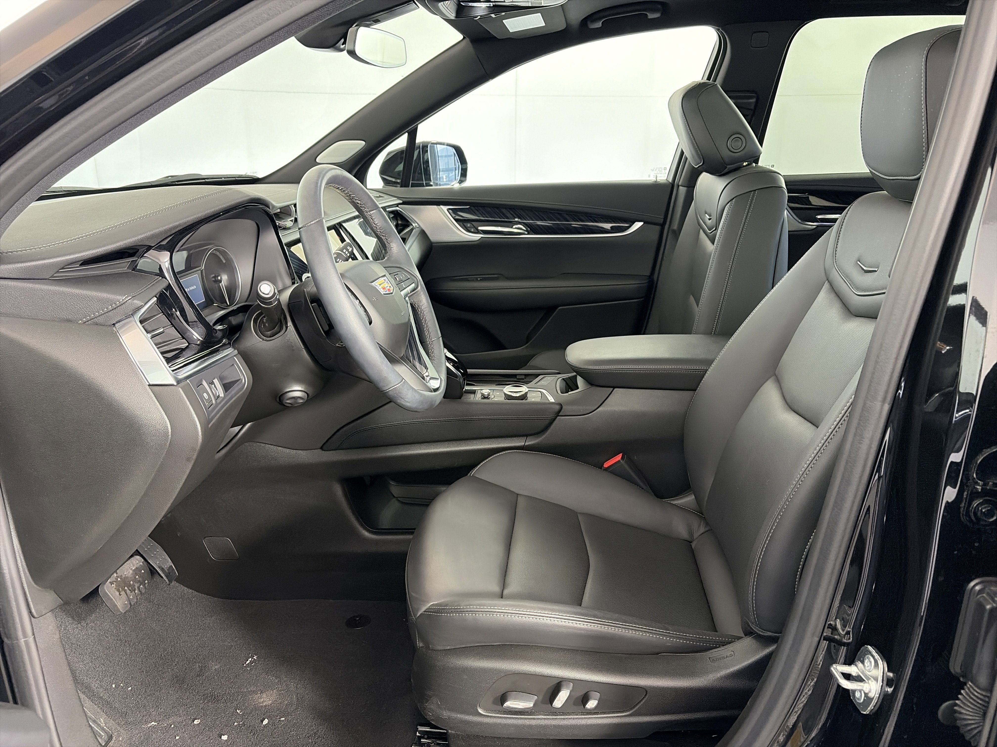 Certified 2024 Cadillac XT6 Premium Luxury w/ LPO, Floor Liner Package image 6