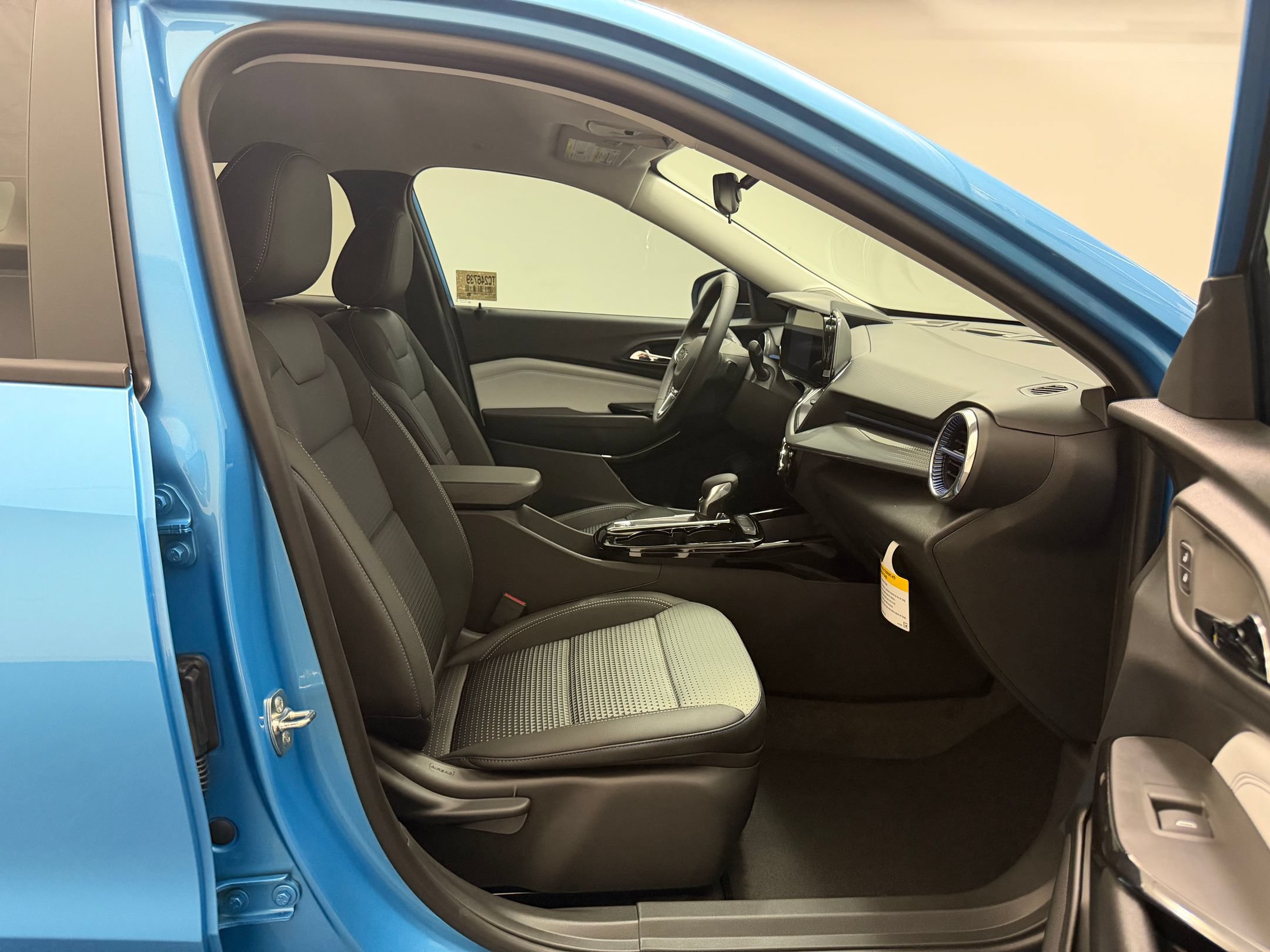 New 2026 Chevrolet Trax LT w/ Midnight Edition FWD image 24
