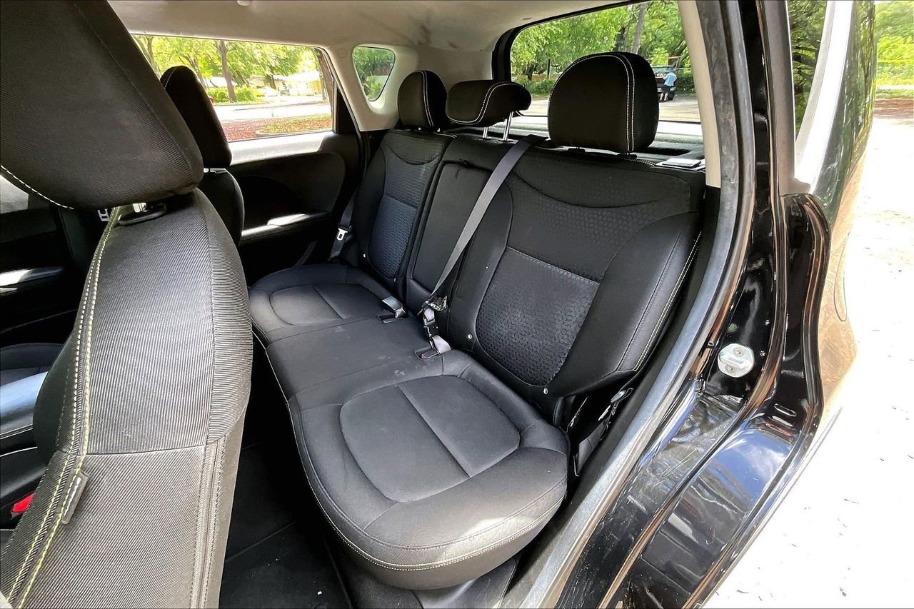 Used 2016 Kia Soul + FWD image 19