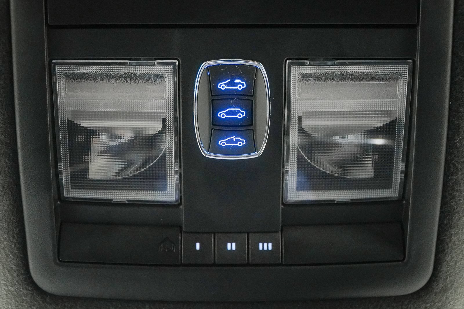 Used 2015 Dodge Challenger R/T Plus RWD image 25