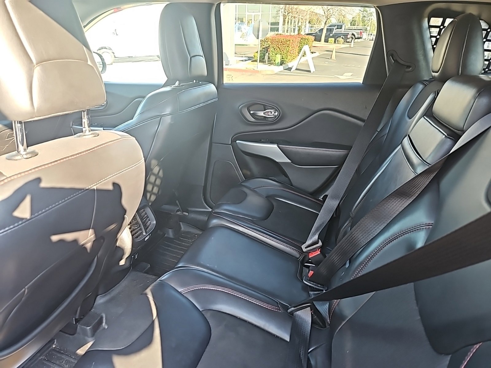 Used 2018 Jeep Cherokee Trailhawk w/ Comfort/Convenience Group image 16