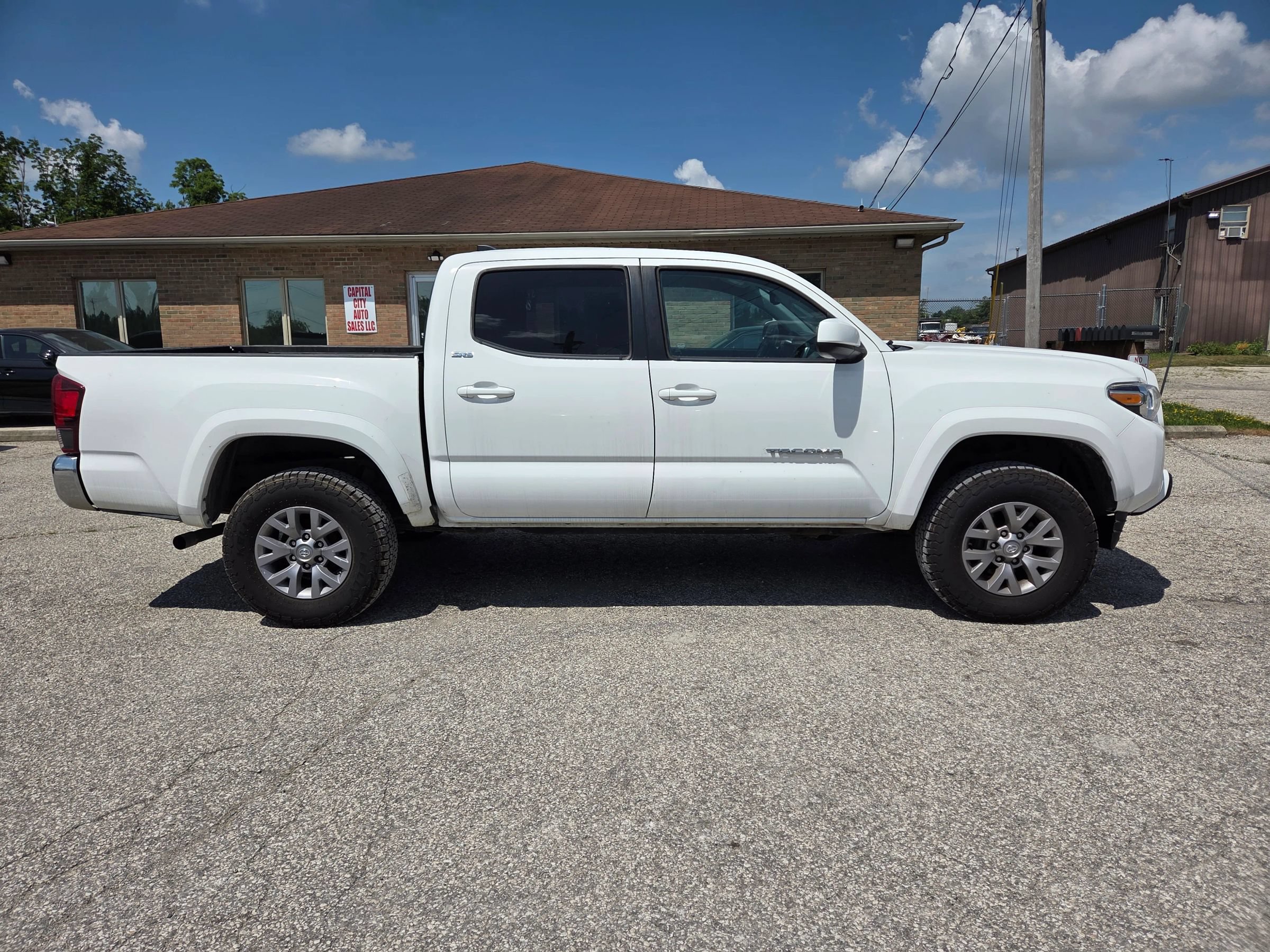 Used 2019 Toyota Tacoma SR5 AWD/4WD image 4
