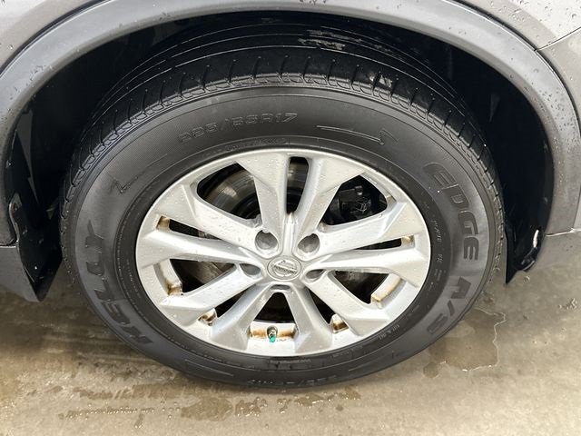 Used 2015 Nissan Rogue SV w/ SV Premium Package image 5