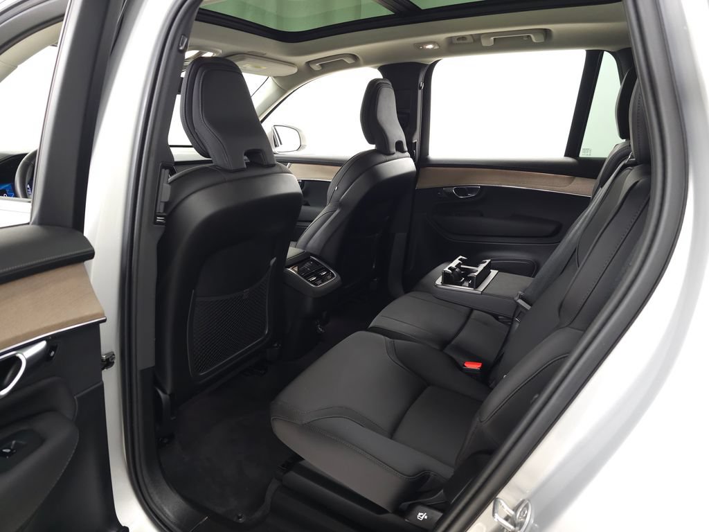 Certified 2025 Volvo XC90 B5 Plus AWD/4WD image 36