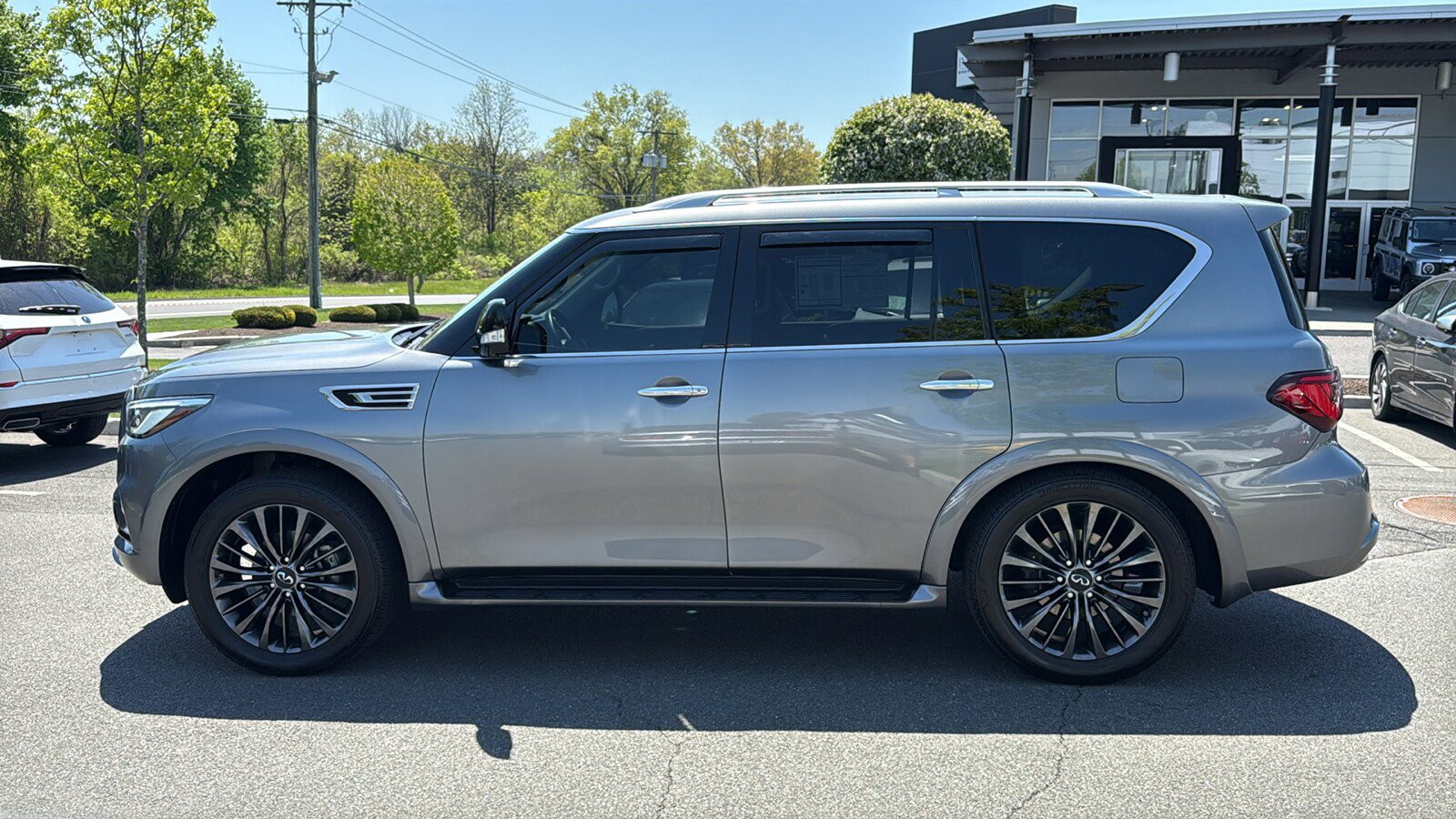 Used 2021 INFINITI QX80 Premium Select w/ All-Season Package AWD/4WD image 4