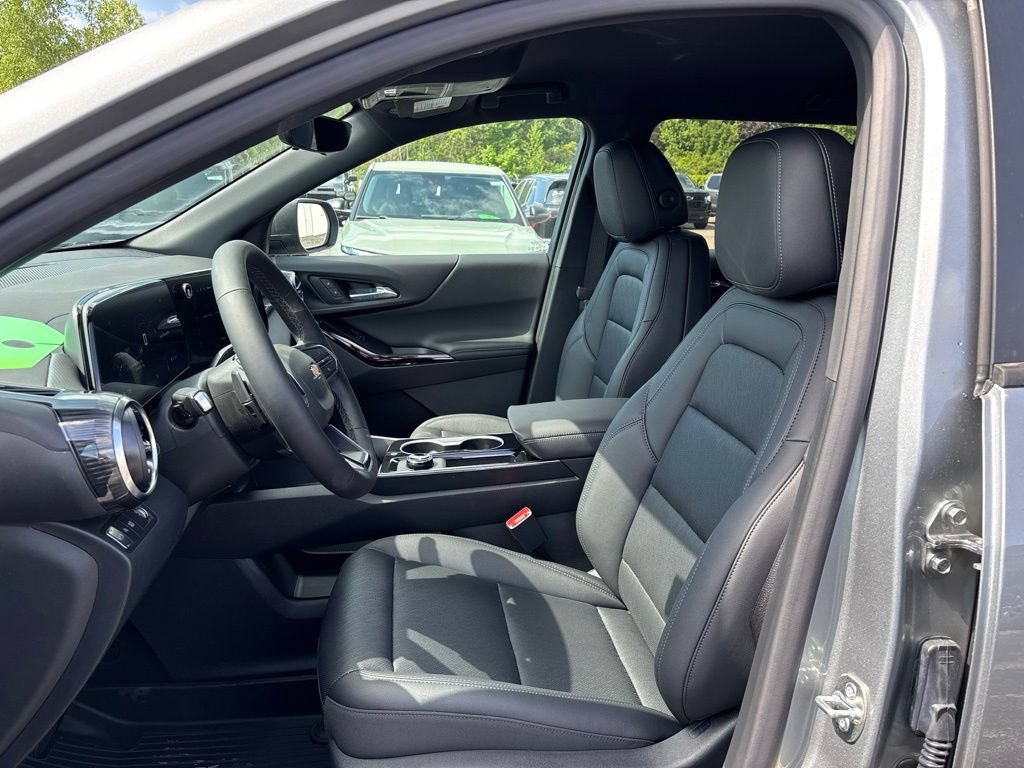 New 2026 Chevrolet Equinox LT w/ Convenience Package II FWD image 8