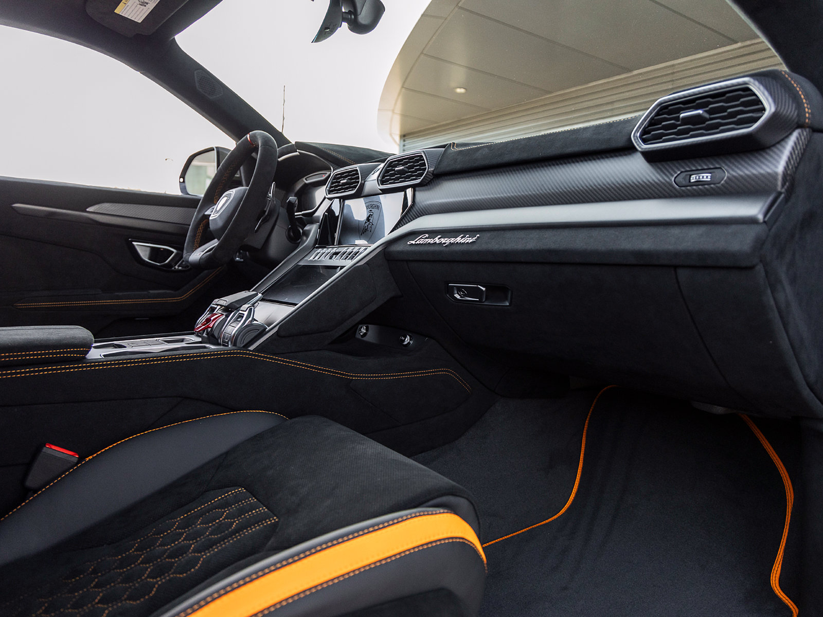Used 2023 Lamborghini Urus Performante AWD/4WD image 57
