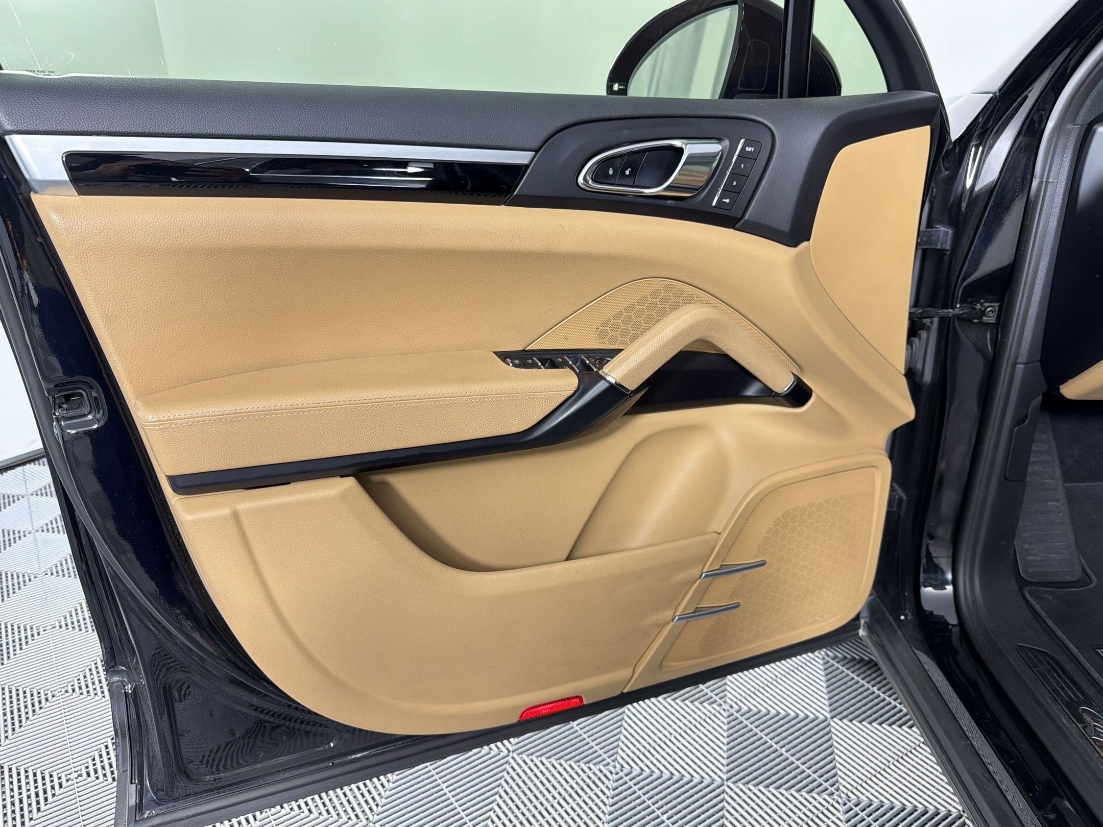 Used 2016 Porsche Cayenne image 14