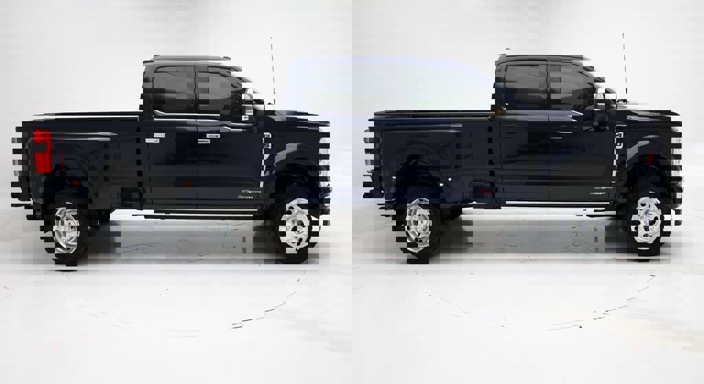 Used 2024 Ford F450 Platinum image 2