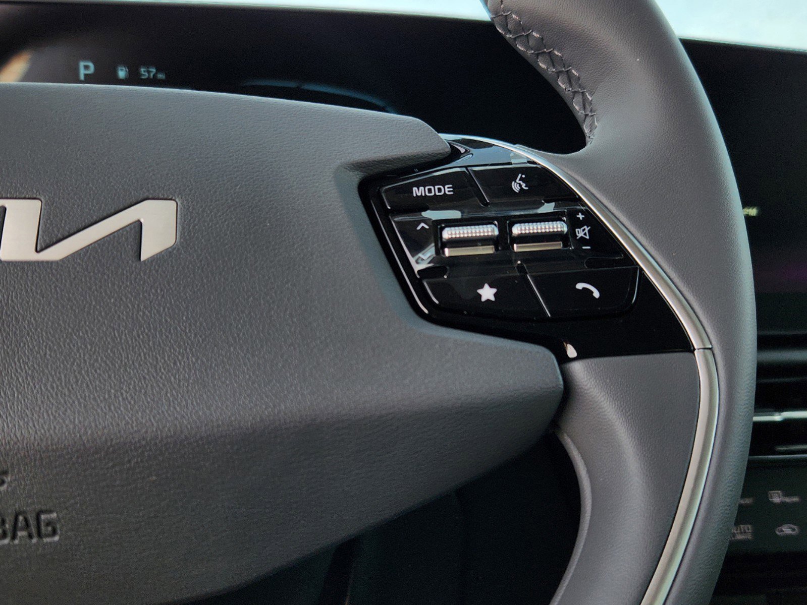 New 2025 Kia Niro EX Touring image 18