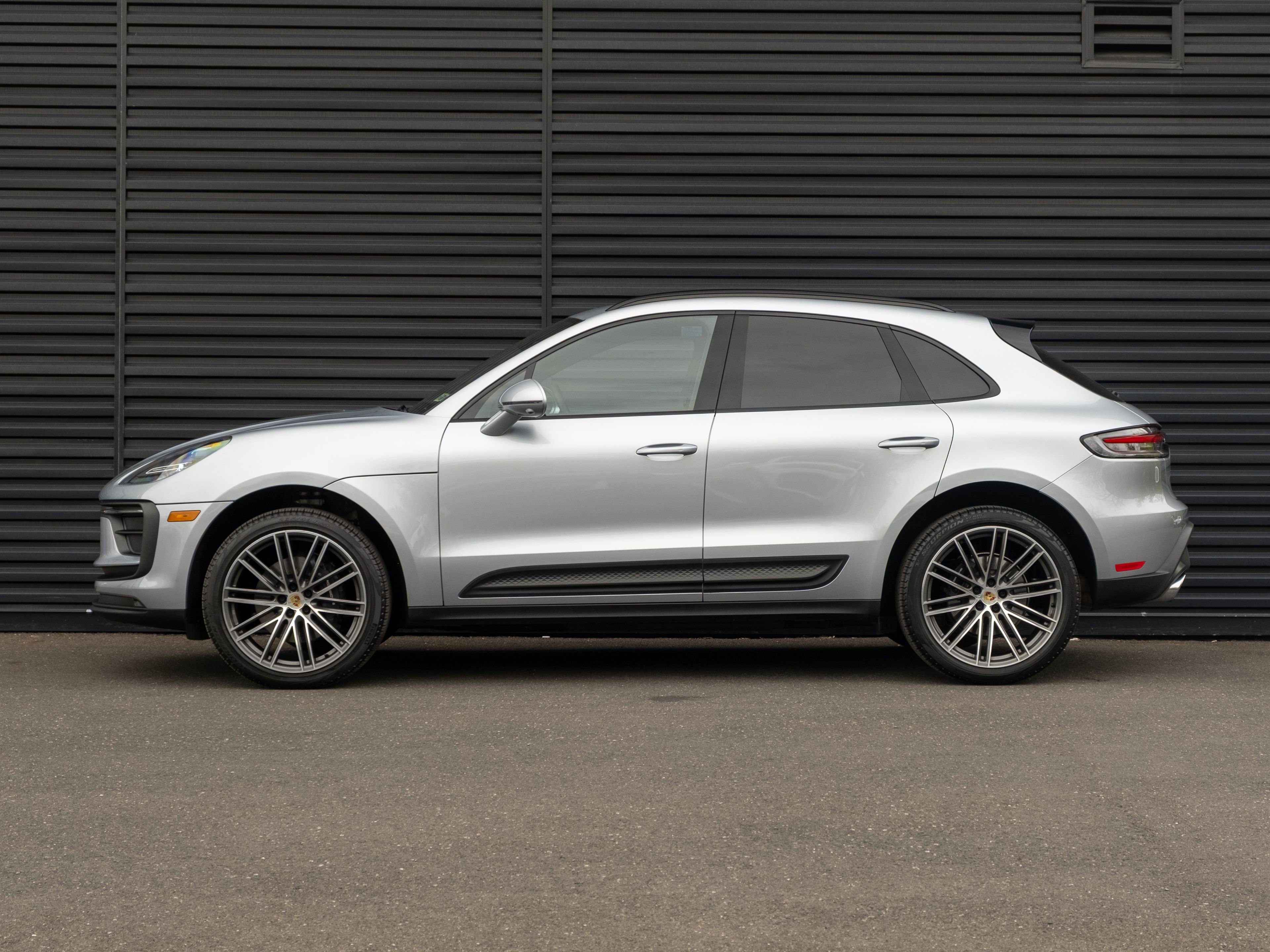 Certified 2026 Porsche Macan AWD/4WD image 2