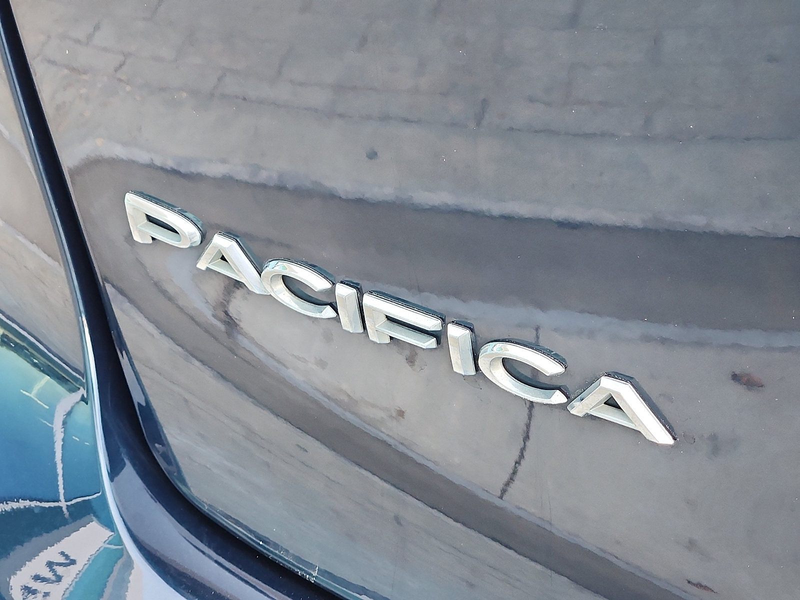 Used 2023 Chrysler Pacifica Touring-L FWD image 8