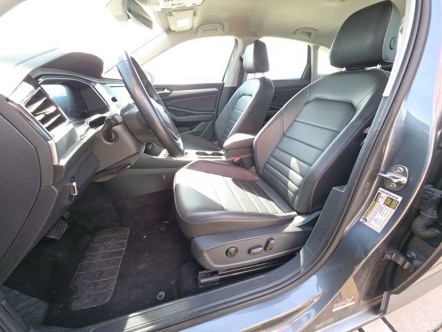 Used 2024 Volkswagen Jetta SE FWD image 13
