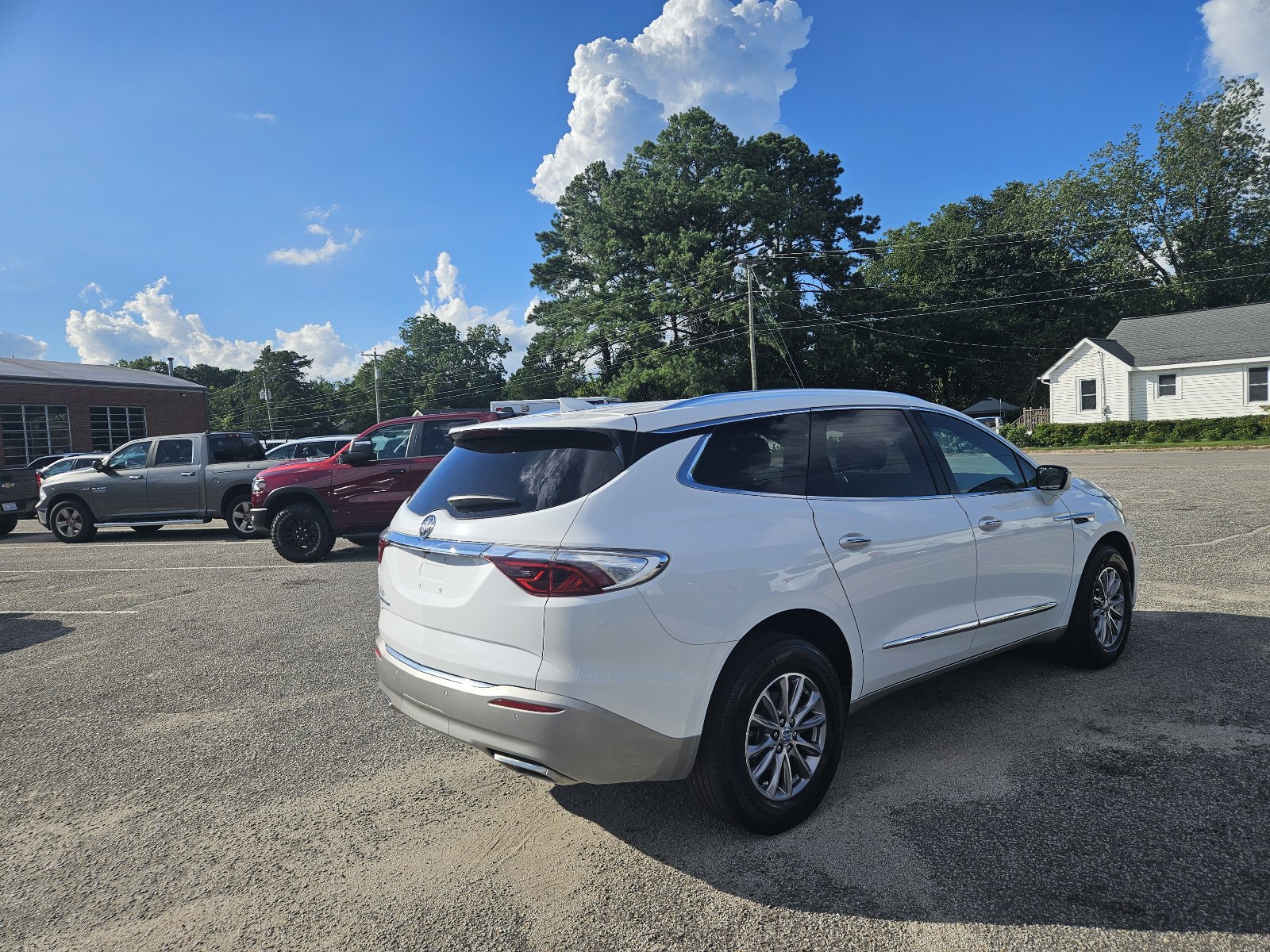 Used 2023 Buick Enclave Essence FWD image 5
