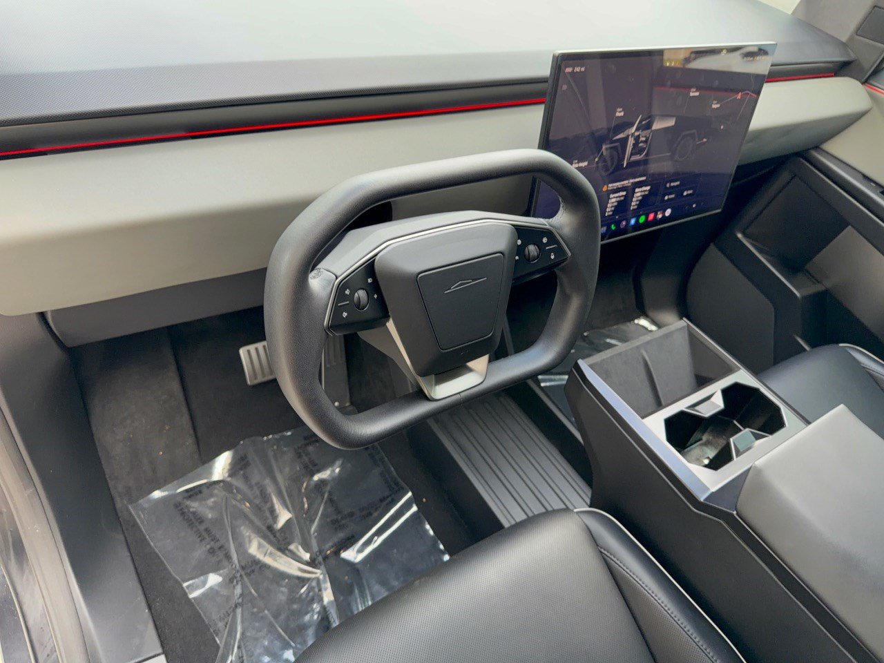 Used 2025 Tesla Cybertruck AWD Crew Cab image 4