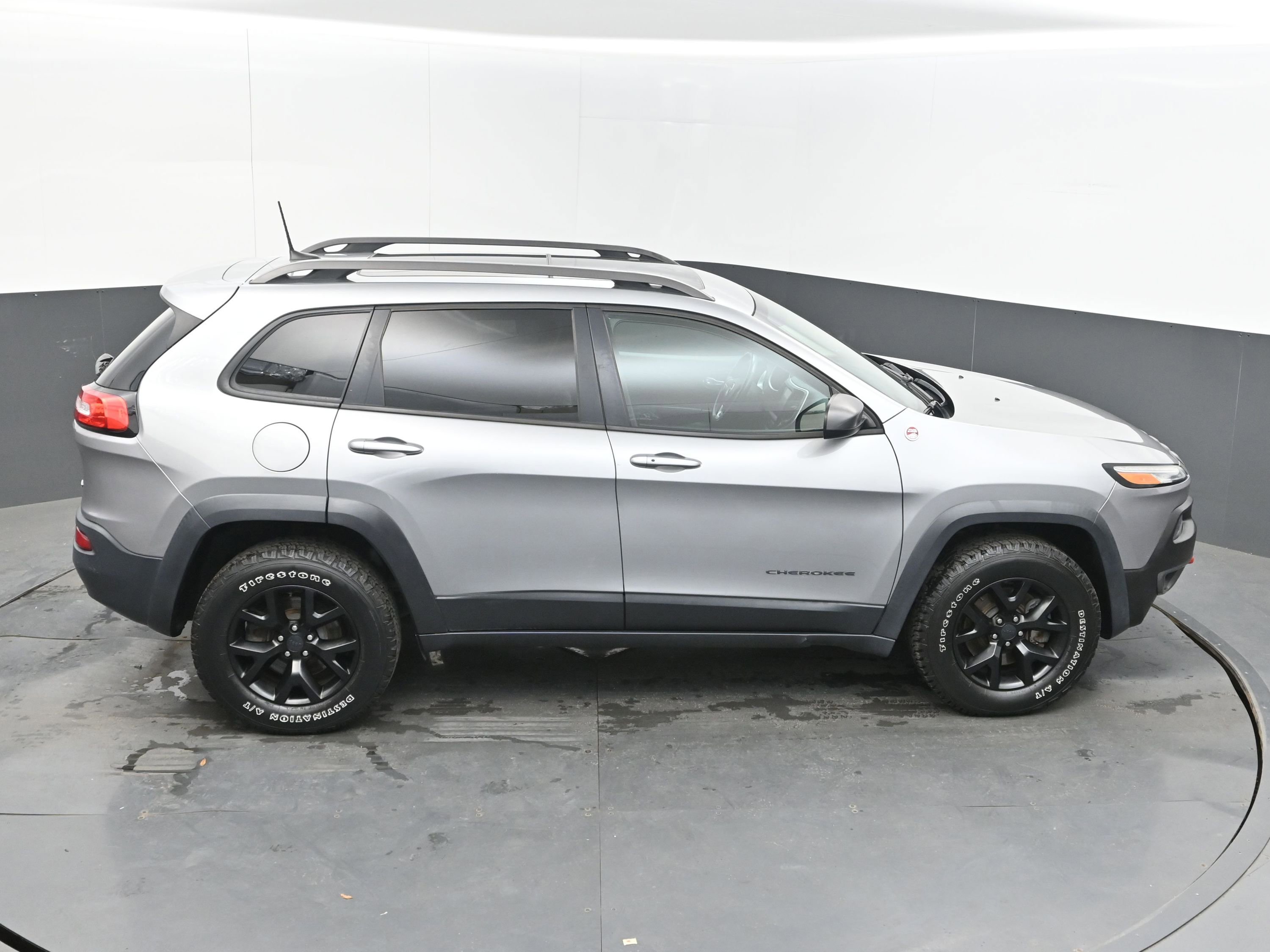 Used 2016 Jeep Cherokee Trailhawk w/ Comfort/Convenience Group AWD/4WD image 37