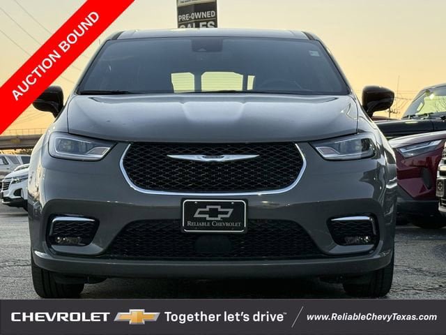 Used 2025 Chrysler Pacifica Select FWD image 3