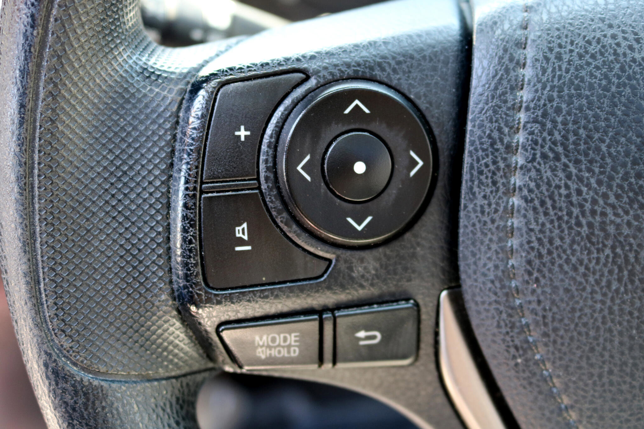 Used 2013 Toyota RAV4 XLE image 18