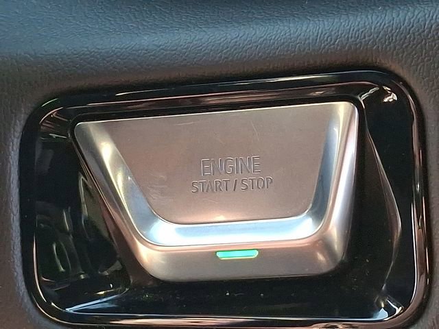 Used 2025 GMC Yukon XL Denali image 23