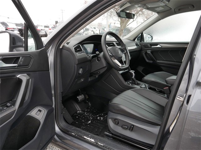 Certified 2024 Volkswagen Tiguan SE image 12
