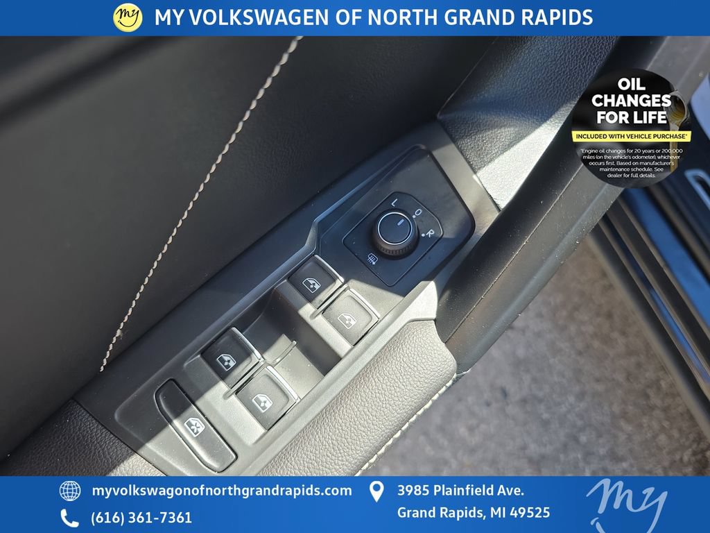 Used 2024 Volkswagen Tiguan SE R-Line AWD/4WD image 12