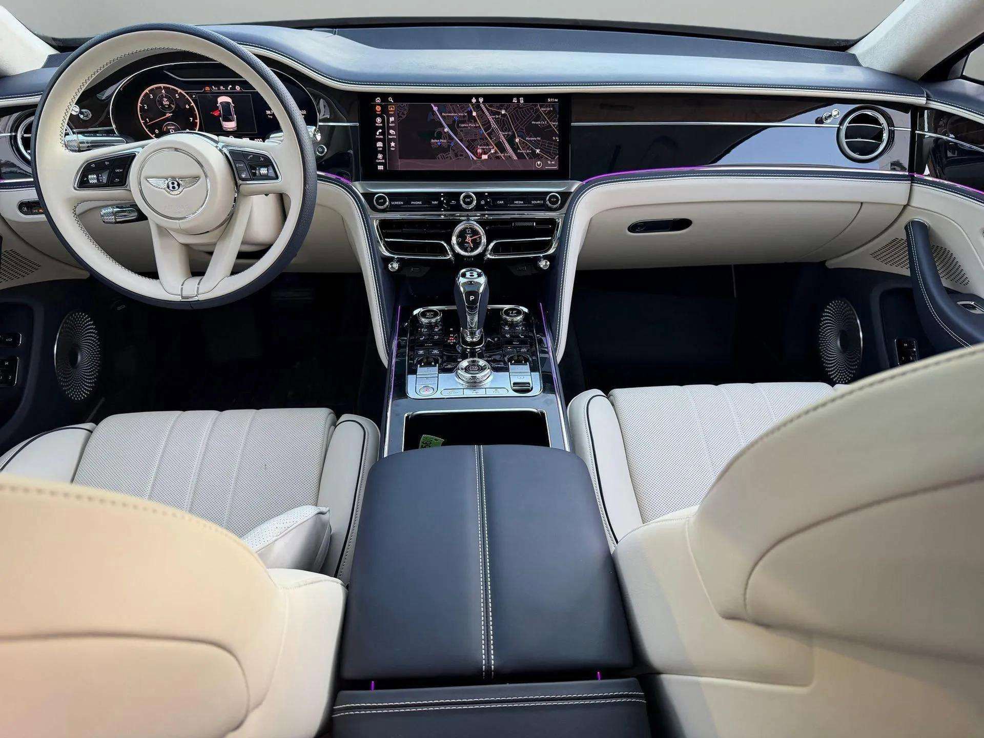 Used 2024 Bentley Flying Spur V8 image 4