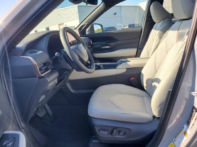 New 2026 Toyota Grand Highlander AWD Hybrid image 17