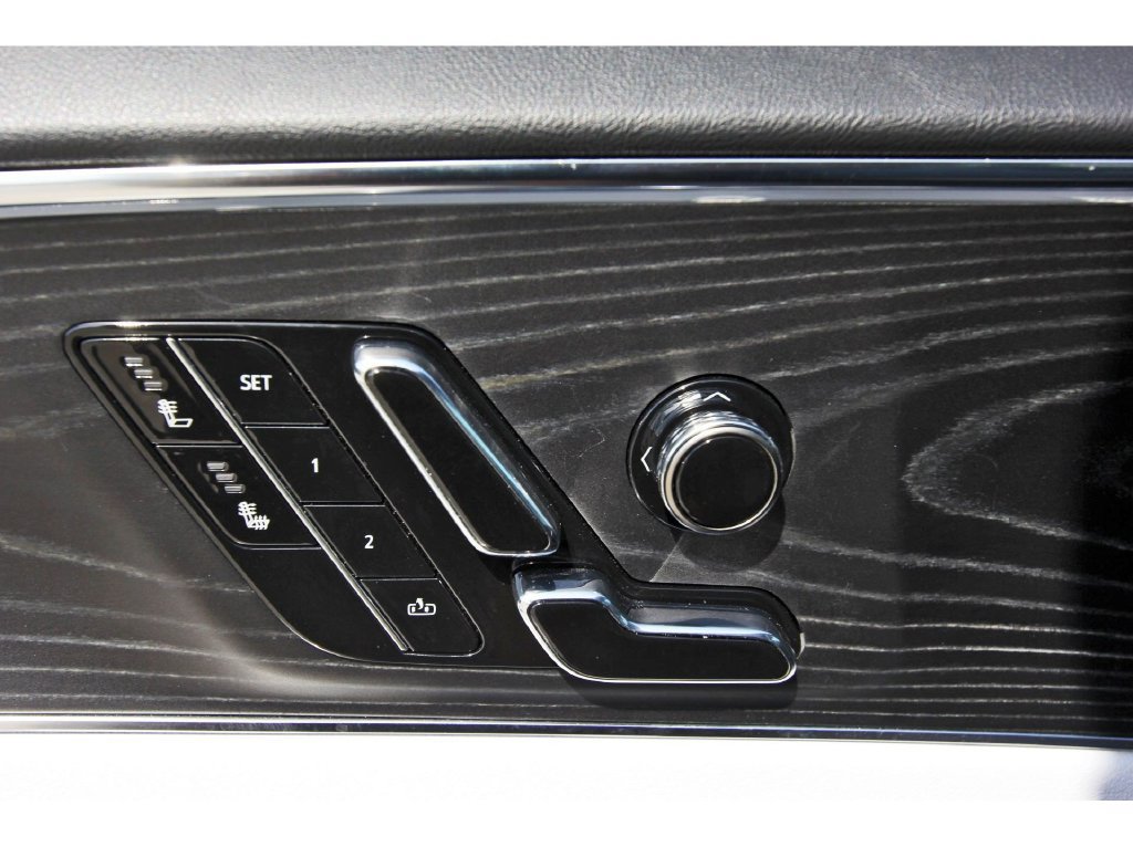 Used 2024 Cadillac Lyriq Sport RWD image 27
