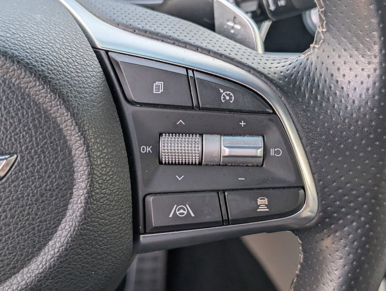 Used 2023 Genesis G70 2.0T w/ Sport Prestige Package image 21