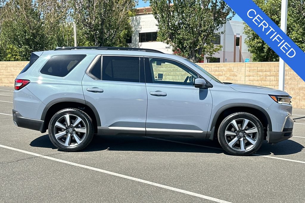 Certified 2024 Honda Pilot Touring image 3