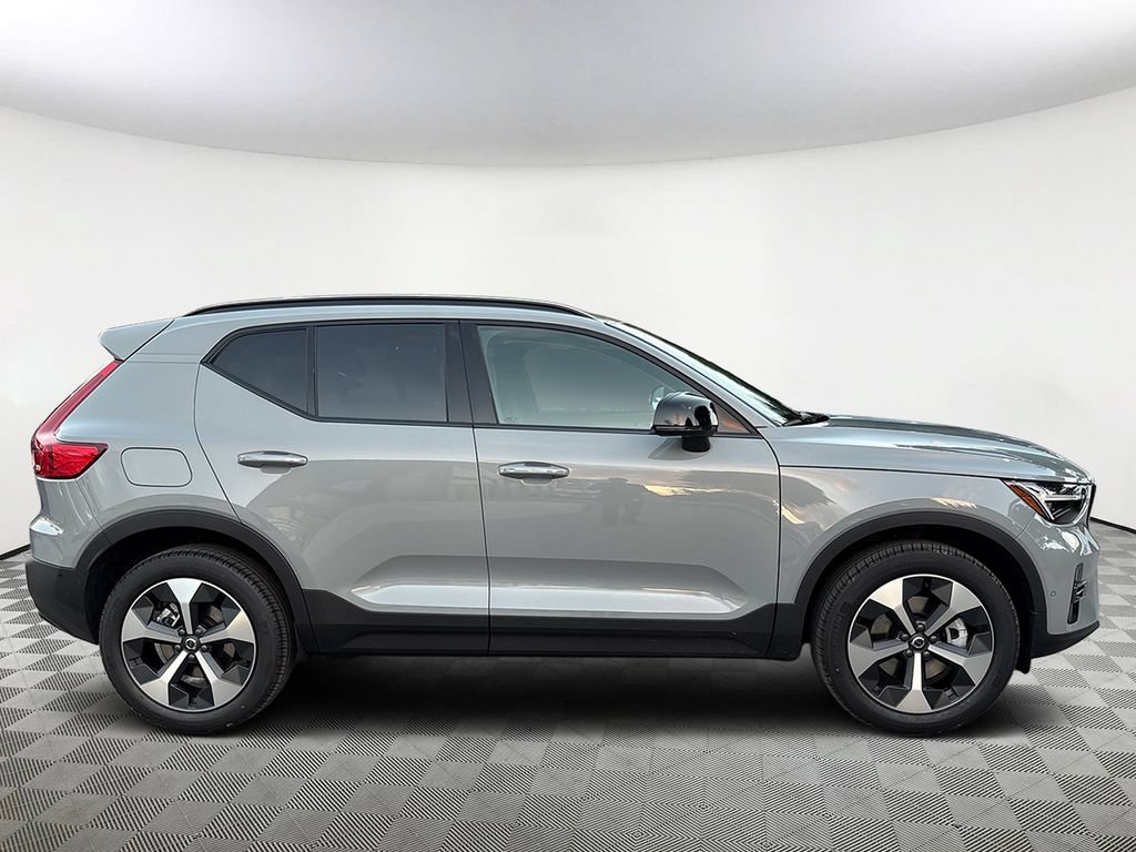 New 2026 Volvo XC40 B5 Plus w/ Protection Package Premier AWD/4WD image 4