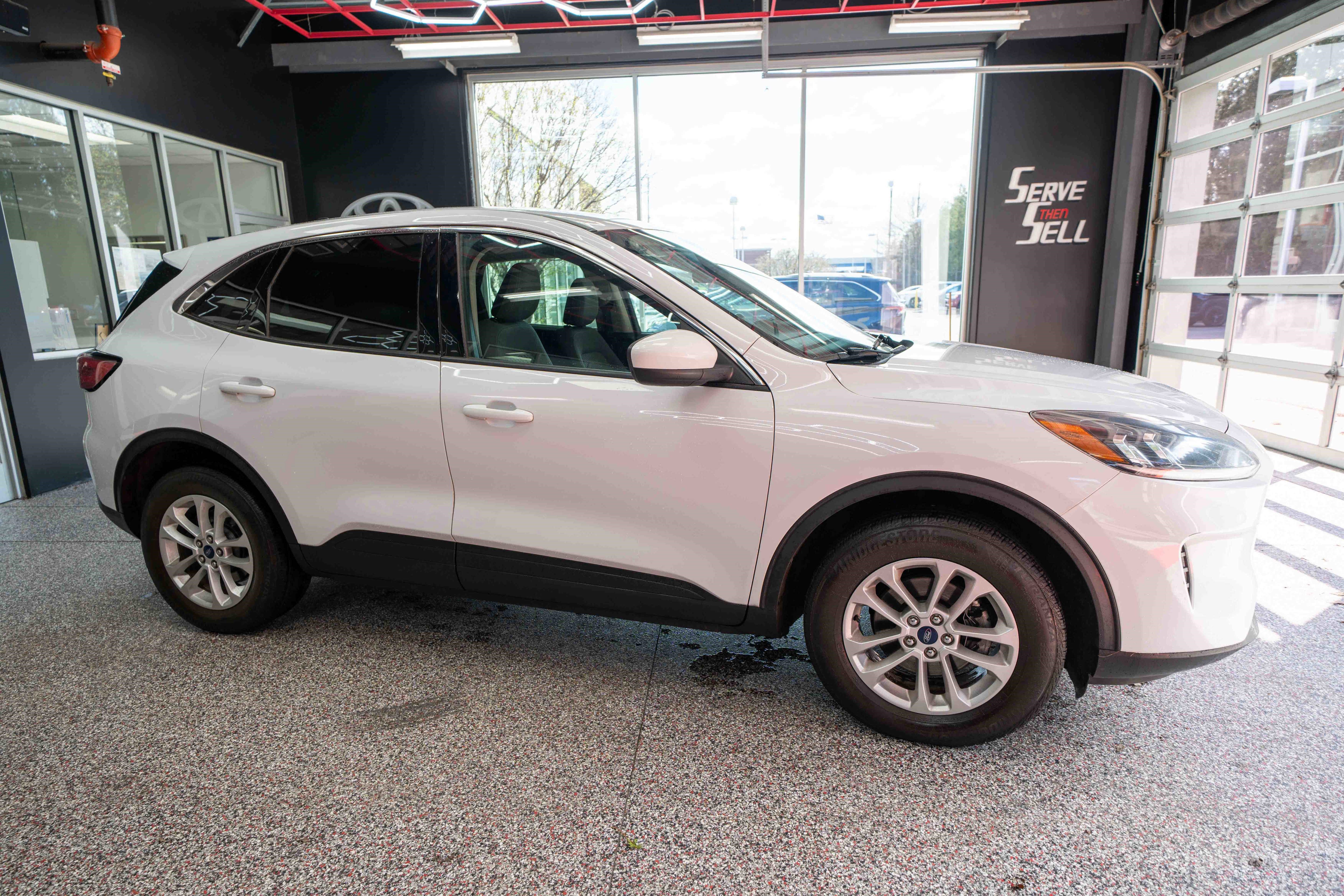 Used 2020 Ford Escape SE image 6