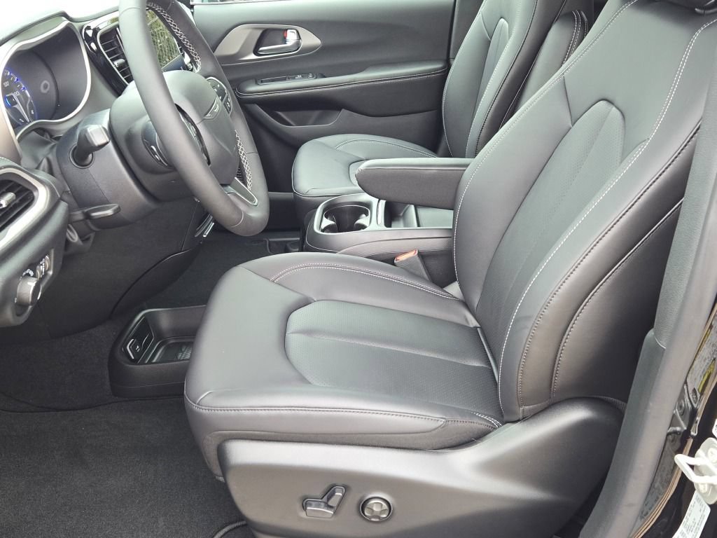 New 2027 Chrysler Pacifica Select FWD image 29