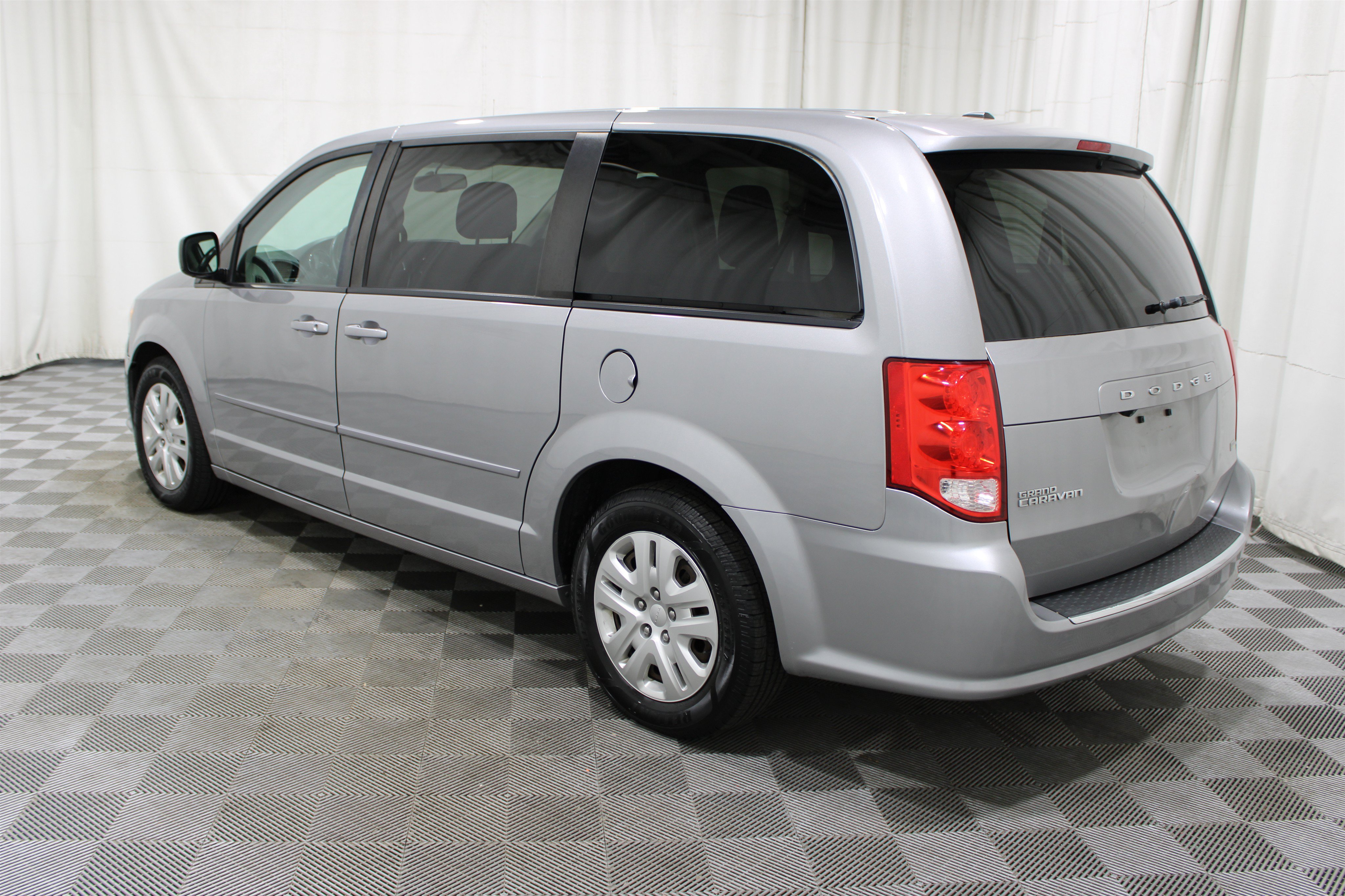 Used 2017 Dodge Grand Caravan SE w/ Power Window Group FWD image 26