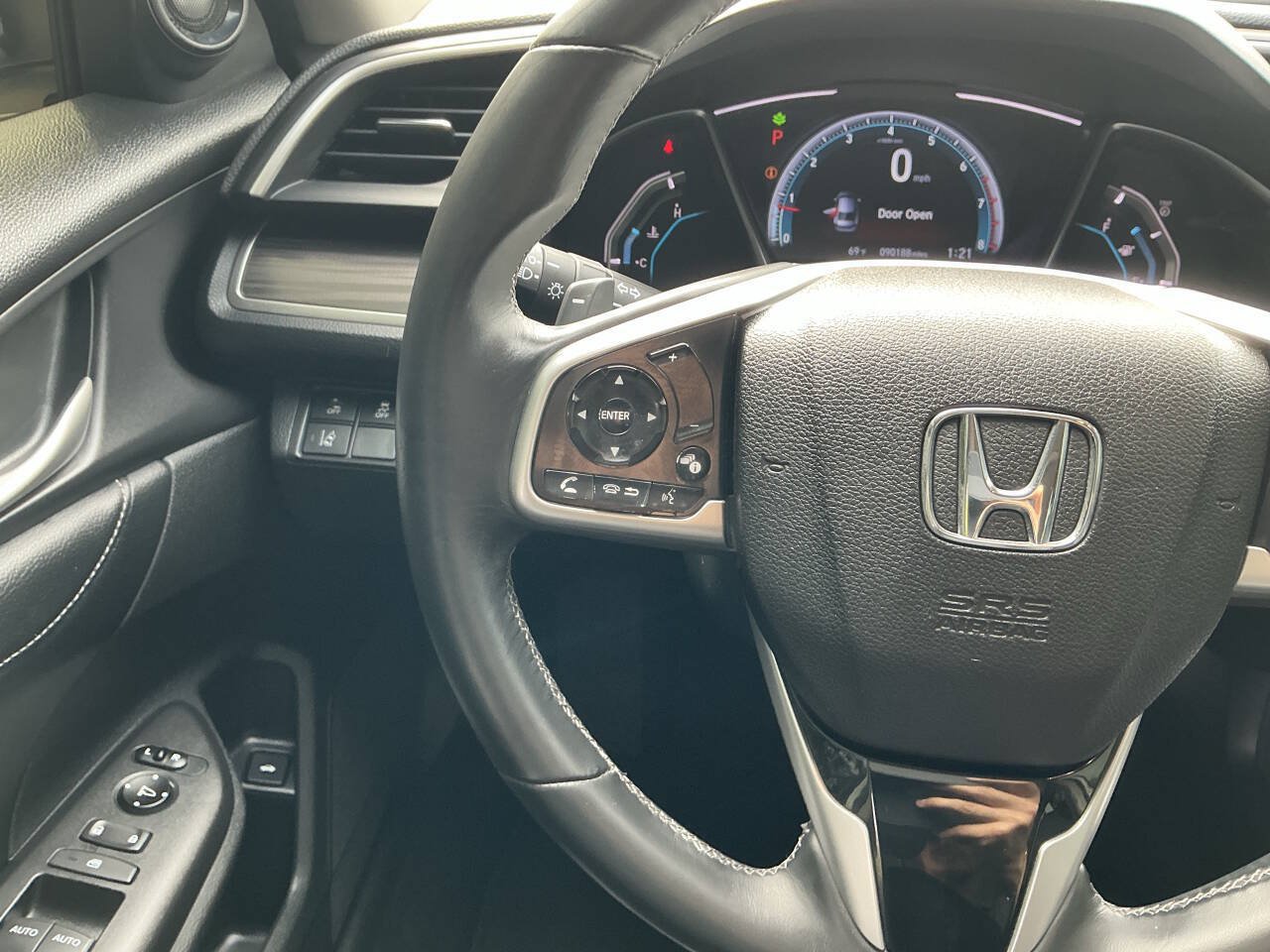 Used 2019 Honda Civic Touring image 31
