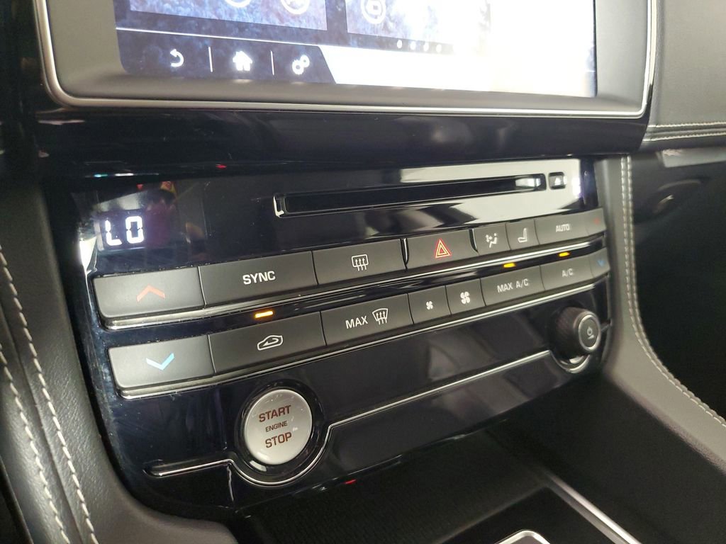 Used 2018 Jaguar F-PACE R-Sport image 30