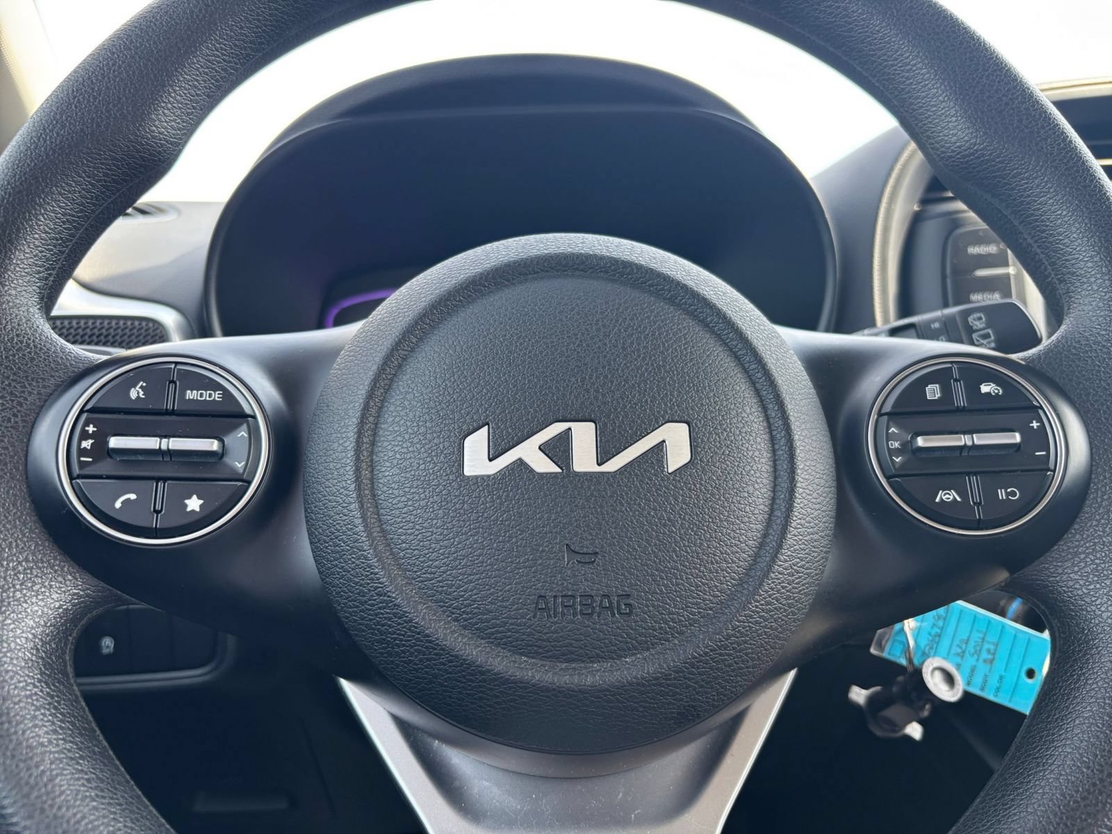 Used 2025 Kia Soul LX w/ LX Technology Package FWD image 25