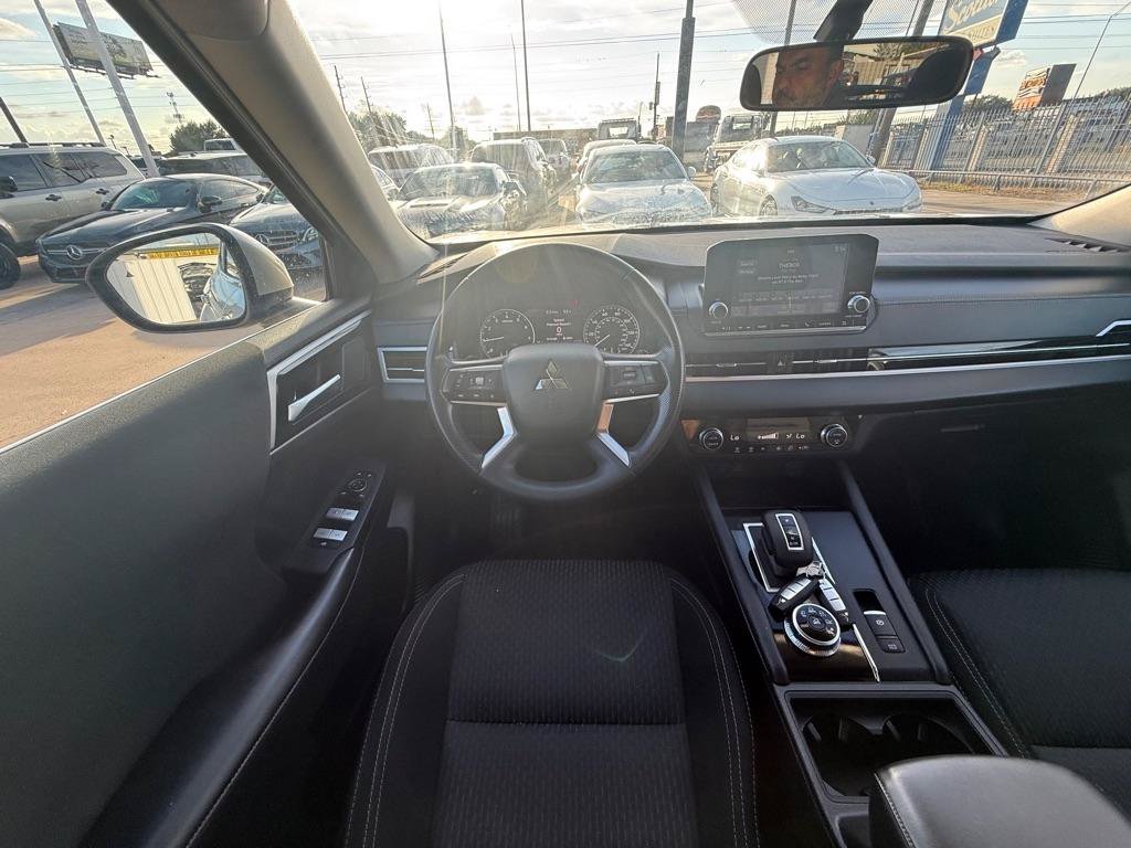 Used 2024 Mitsubishi Outlander ES FWD image 23