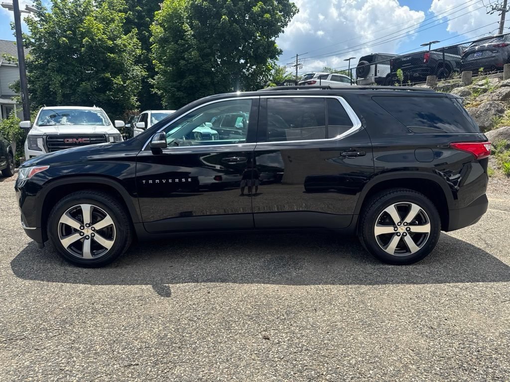 Used 2021 Chevrolet Traverse LT w/ LT Premium Package AWD/4WD image 3