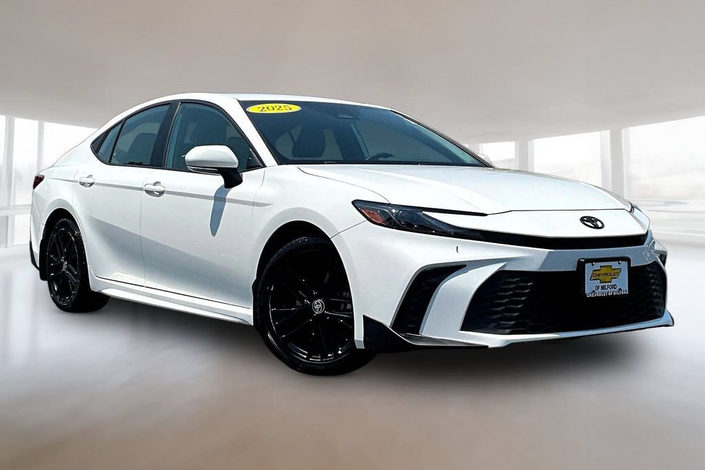Used 2025 Toyota Camry SE w/ Convenience Package AWD/4WD image 1