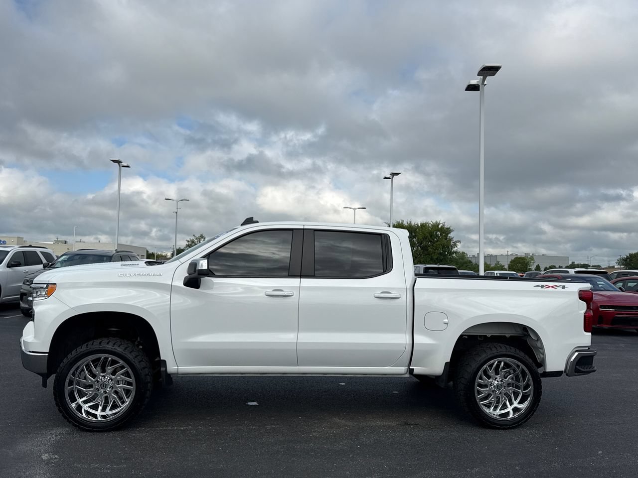 Used 2024 Chevrolet Silverado 1500 LT AWD/4WD image 6