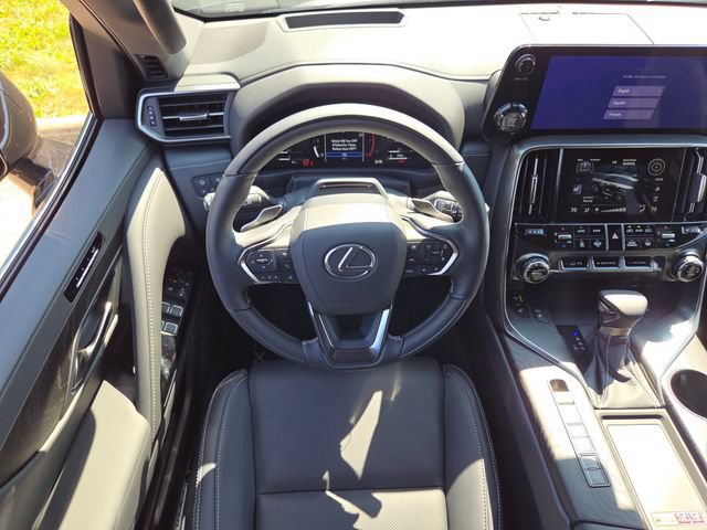 New 2026 Lexus LX 600 4WD w/ Luxury Package image 4