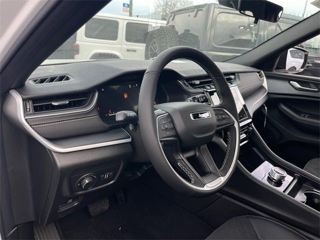 New 2025 Jeep Grand Cherokee L Altitude image 8